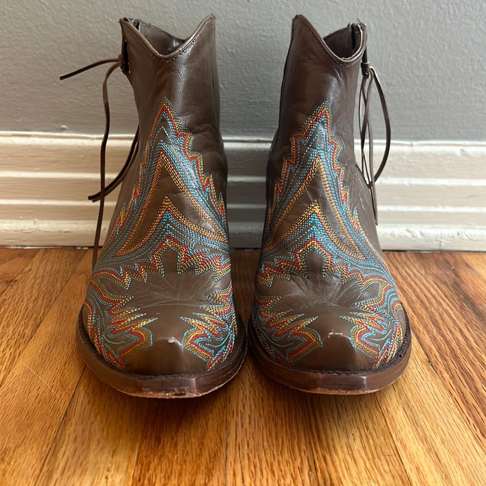 Allen low cowboy boots with embroidered detail